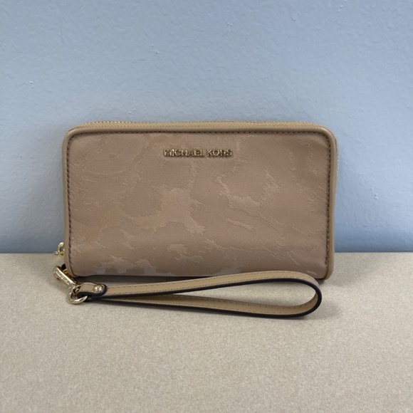 Michael Kors Nylon Jet Set Flat Multi Function Phone Case Wristlet, Camel - NWT - Picture 2 of 5